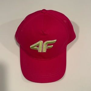 4F cap